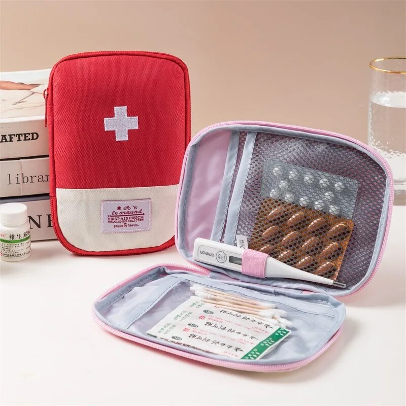 Portable Emergency First Aid K - First Aid Bag Kit のレビューと価格