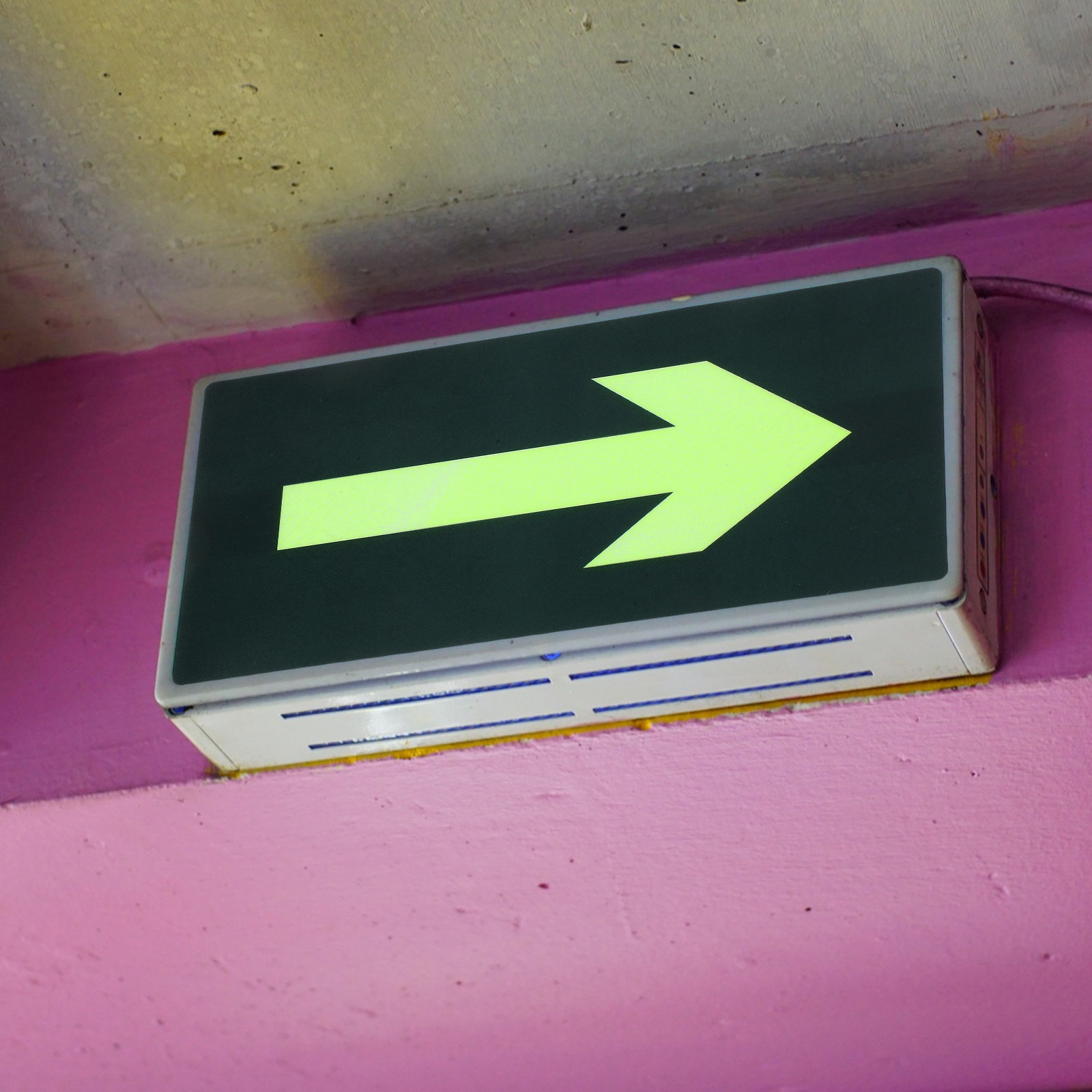 8Pcs Fire Evacuation Arrow Sti - Emergency Exit Sign のレビューと価格